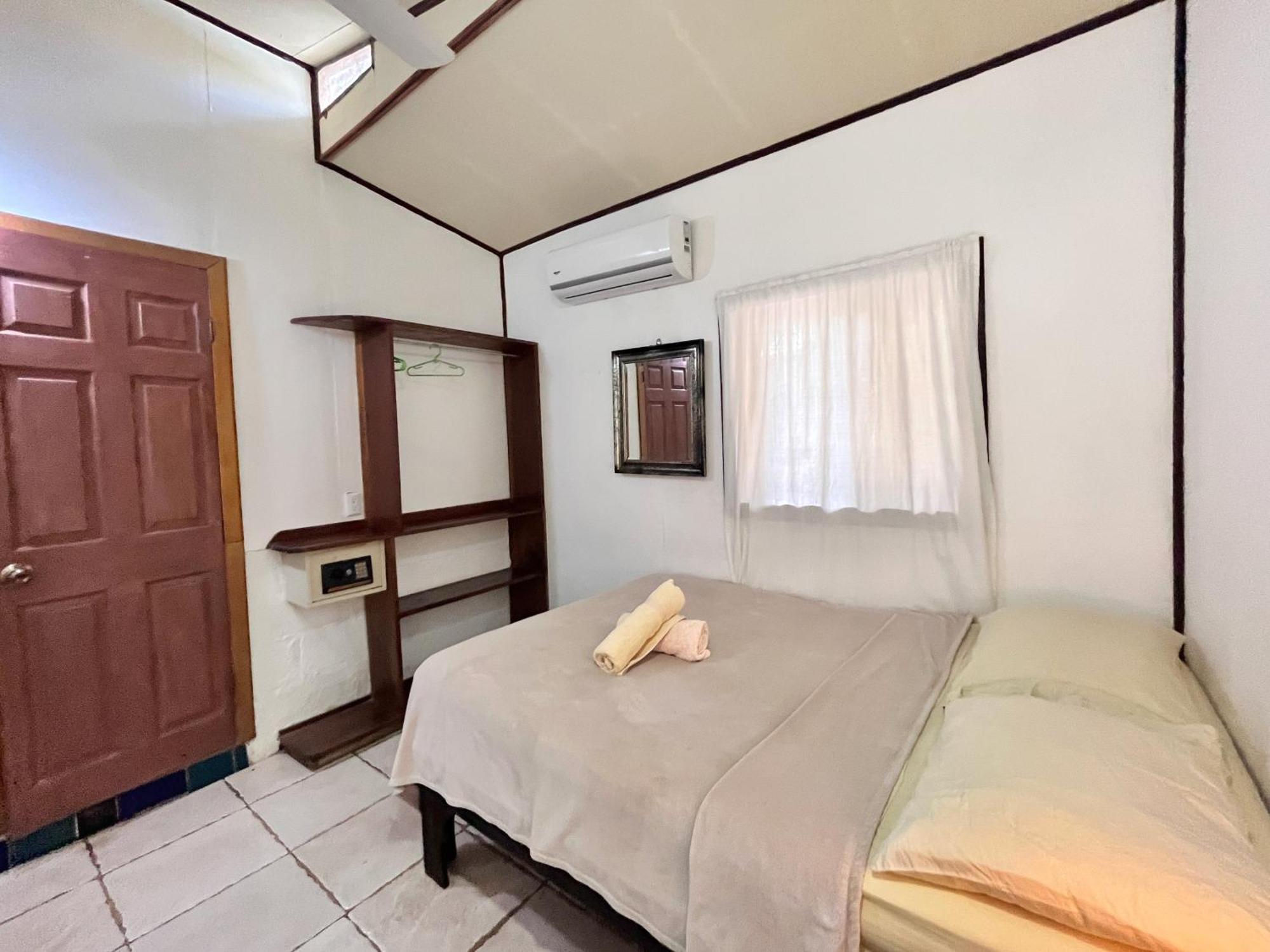 Cabinas Jacaranda Puerto Viejo de Talamanca Exteriér fotografie