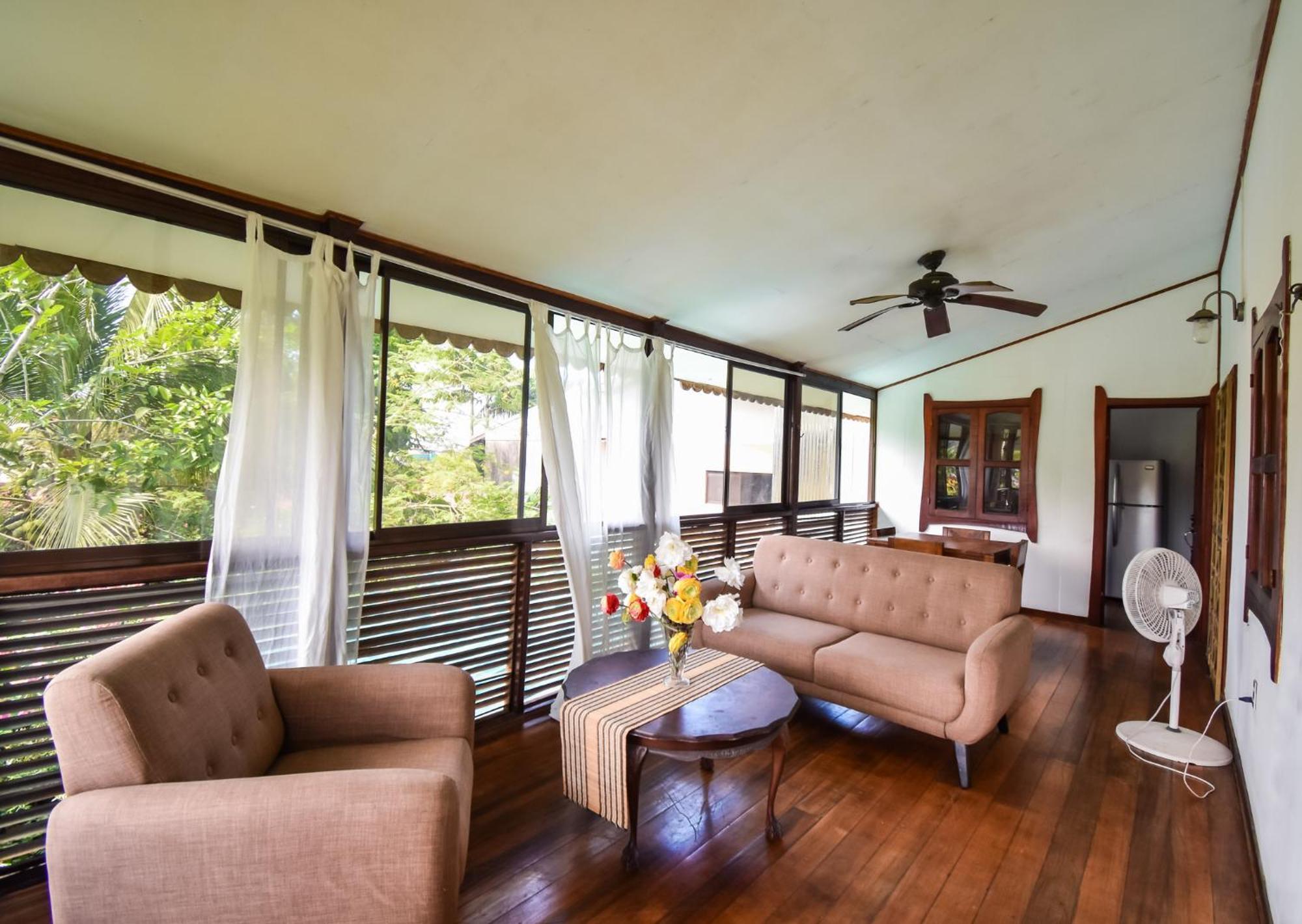Cabinas Jacaranda Puerto Viejo de Talamanca Exteriér fotografie