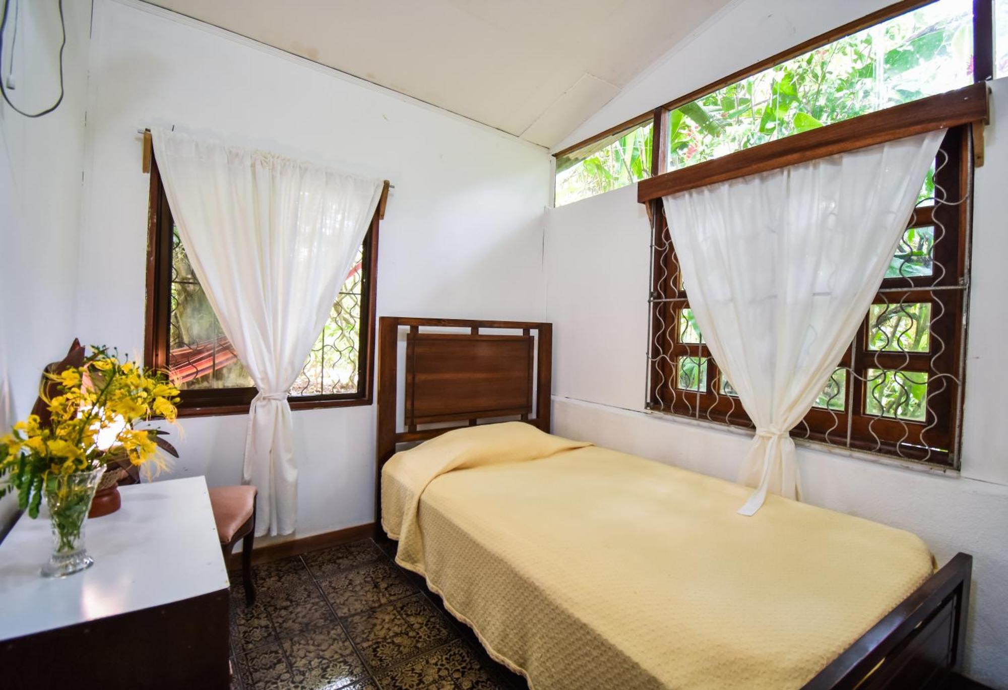 Cabinas Jacaranda Puerto Viejo de Talamanca Exteriér fotografie